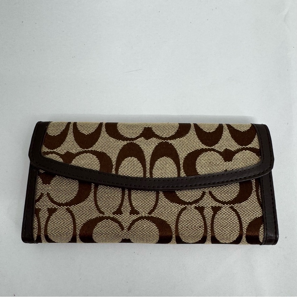 NWOT Coach Signature Wallet  Clutch